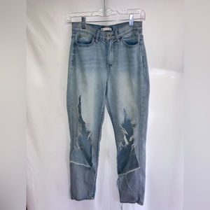 SO HIGH RISE MOM DISTRESSED JEANS💕